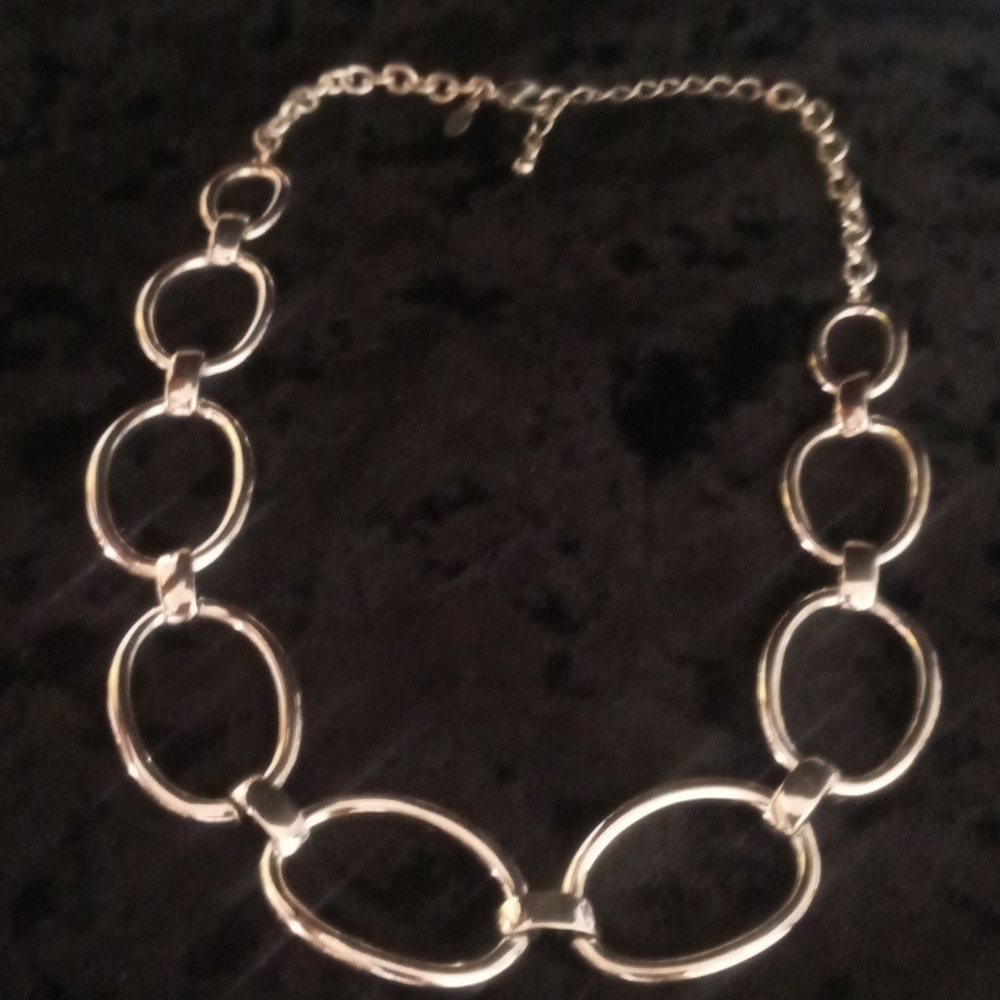 Premiere design Choker/collar necklace silver tone. 16 inches
